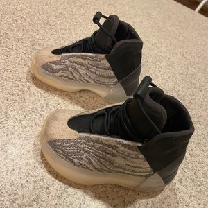 Yeezy QNTM lifestyle model (infants) 5K